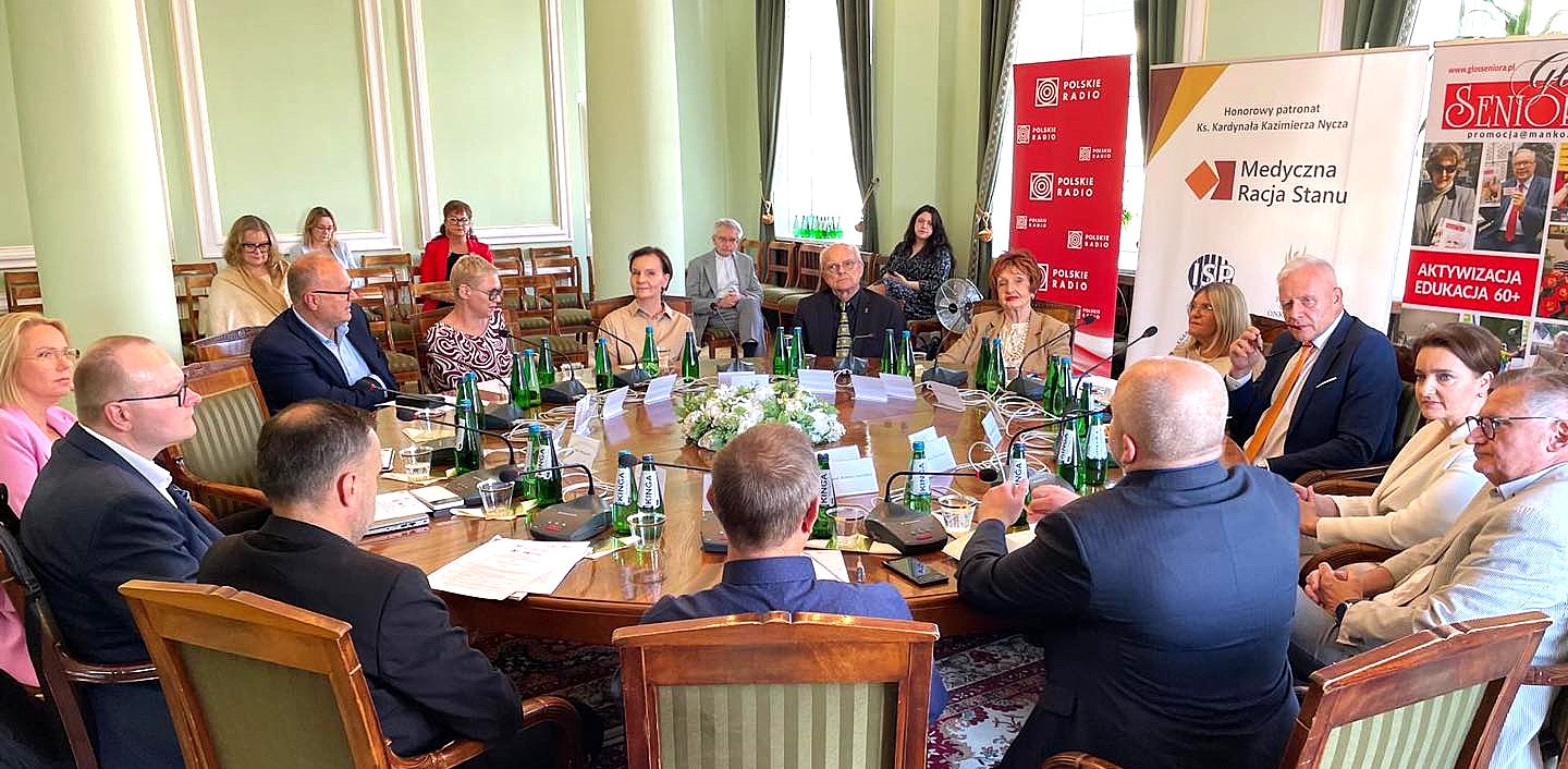 Solidarność z najsłabszymi – solidarność międzypokoleniowa (glosseniora.pl)